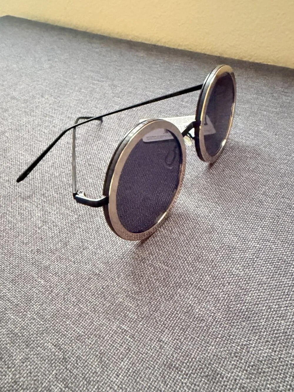 LUXE Round Black/Gold Sunglasses